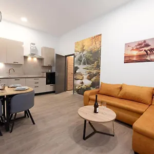  Apartment Apartman Cezar